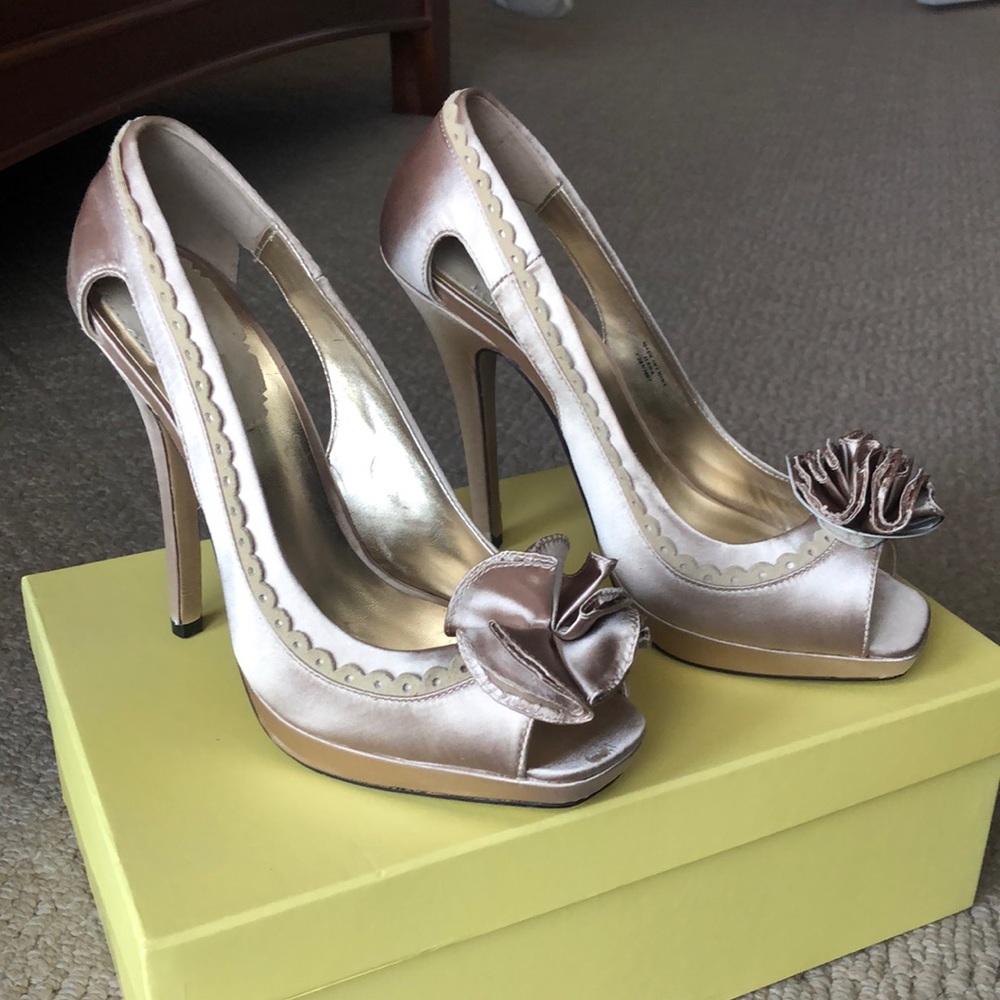 Max Studio women’s satin shoes.